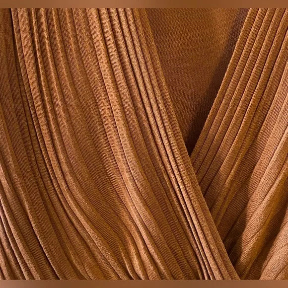 EUC New York And Co Wrap Stretch Sweater Vest Rust Brown Size Large - Picture 5 of 5